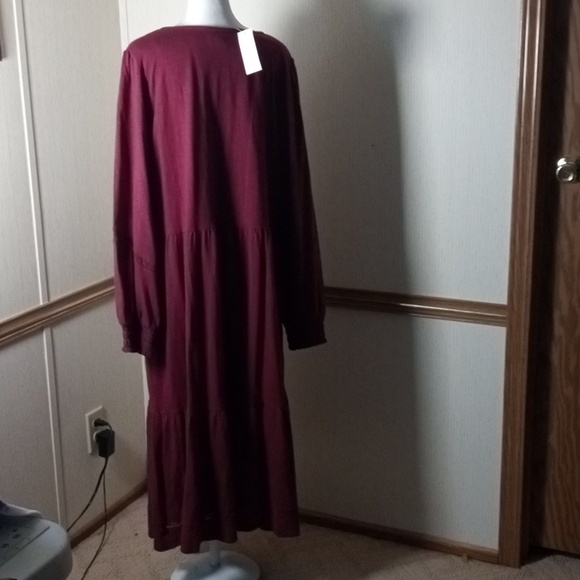 Long Sleeve Tiered Midi Dress in Burgundy, Office, Casual Comfort - Picture 6 of 6